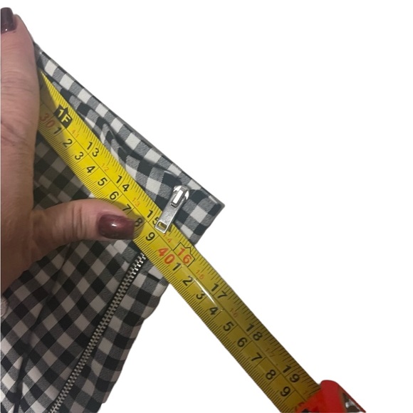 ZARA beautiful shorts black/white with floral pattern. Size L. Side zipper. - Picture 9 of 13